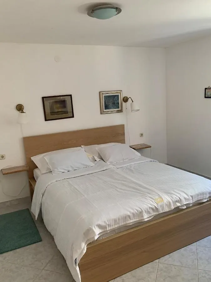 Apartment King Njivice 0*,